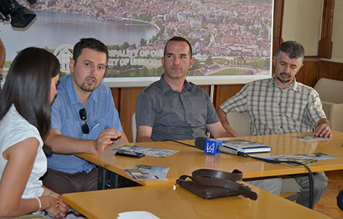 /> </div>
<div> </div>
<div style=